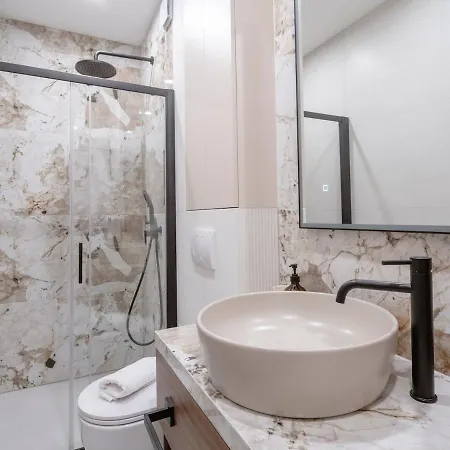 Boutique Design Apartment, Split- Quiet Base Near The Old Town דירה *