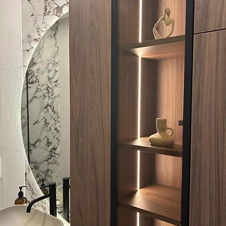 Boutique Design Apartment, Split- Quiet Base Near The Old Town דירה